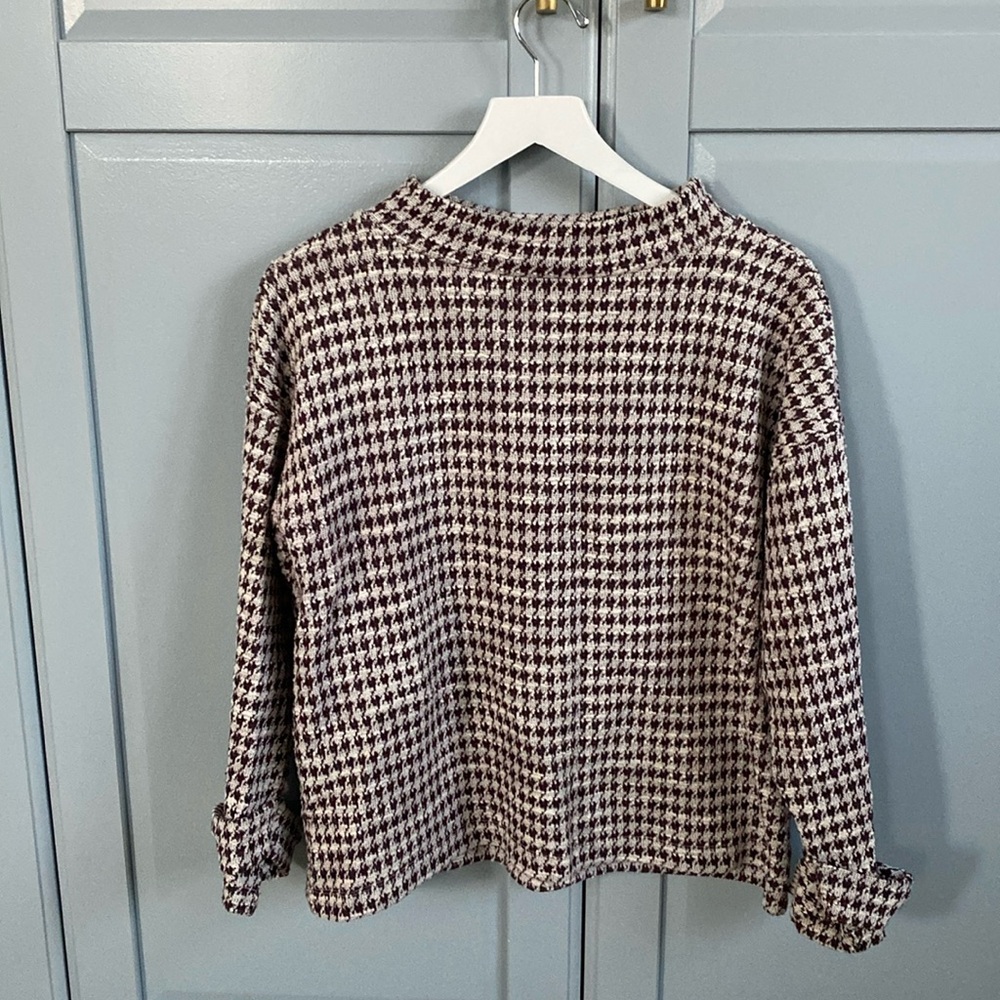 Ann Taylor houndstooth knit top